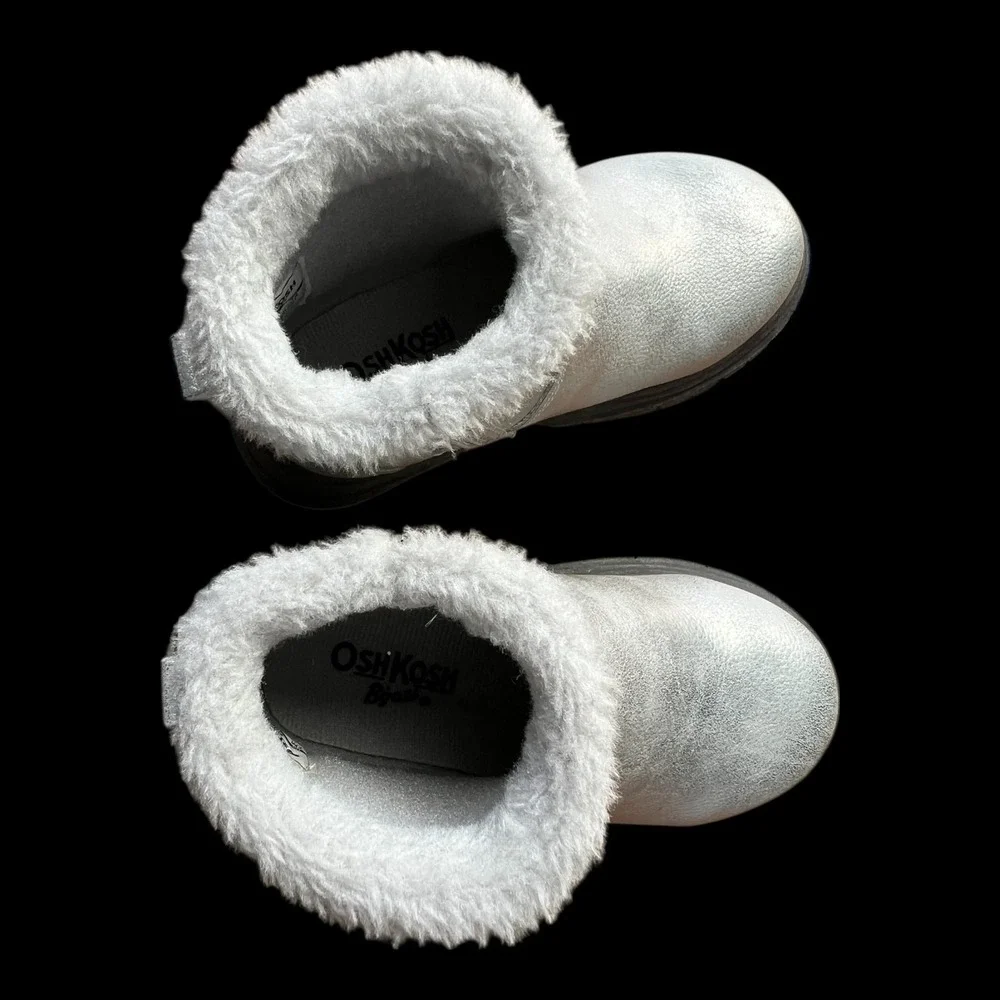 OshKosh B'gosh‎ Toddler Silver Winter Boots Faux Fur Lined Wipe Clean Size 7 NWT